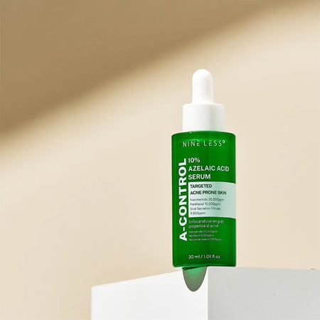 Sérum Nineless-A-Control à l’acide azelaic . Idéal pour les peaux mixtes avec de l’acné ou des rougeurs .